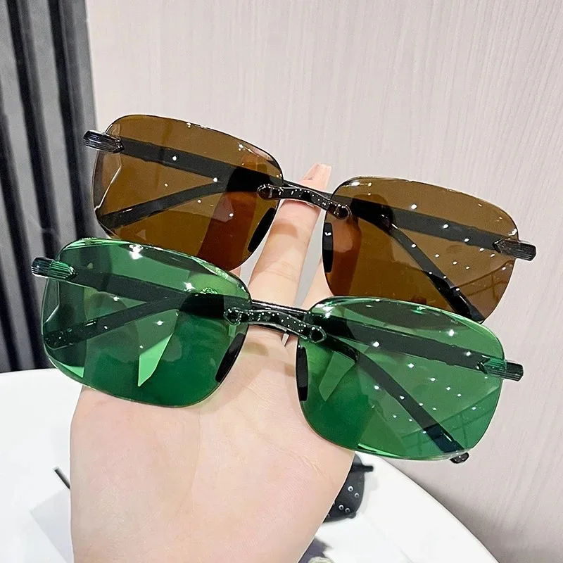 Gaming Accessories Rack - Randlose, stilvolle, trendige Sonnenbrille, minimalistische, lässige